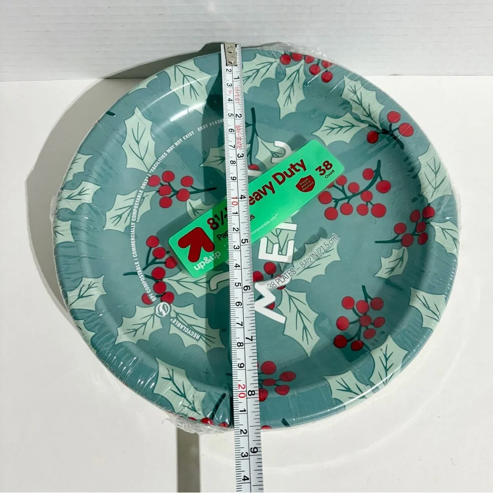 Up&Up Heavy Duty Paper Plates 38ct 8.5” Green Very Merry Holly Berry NEW